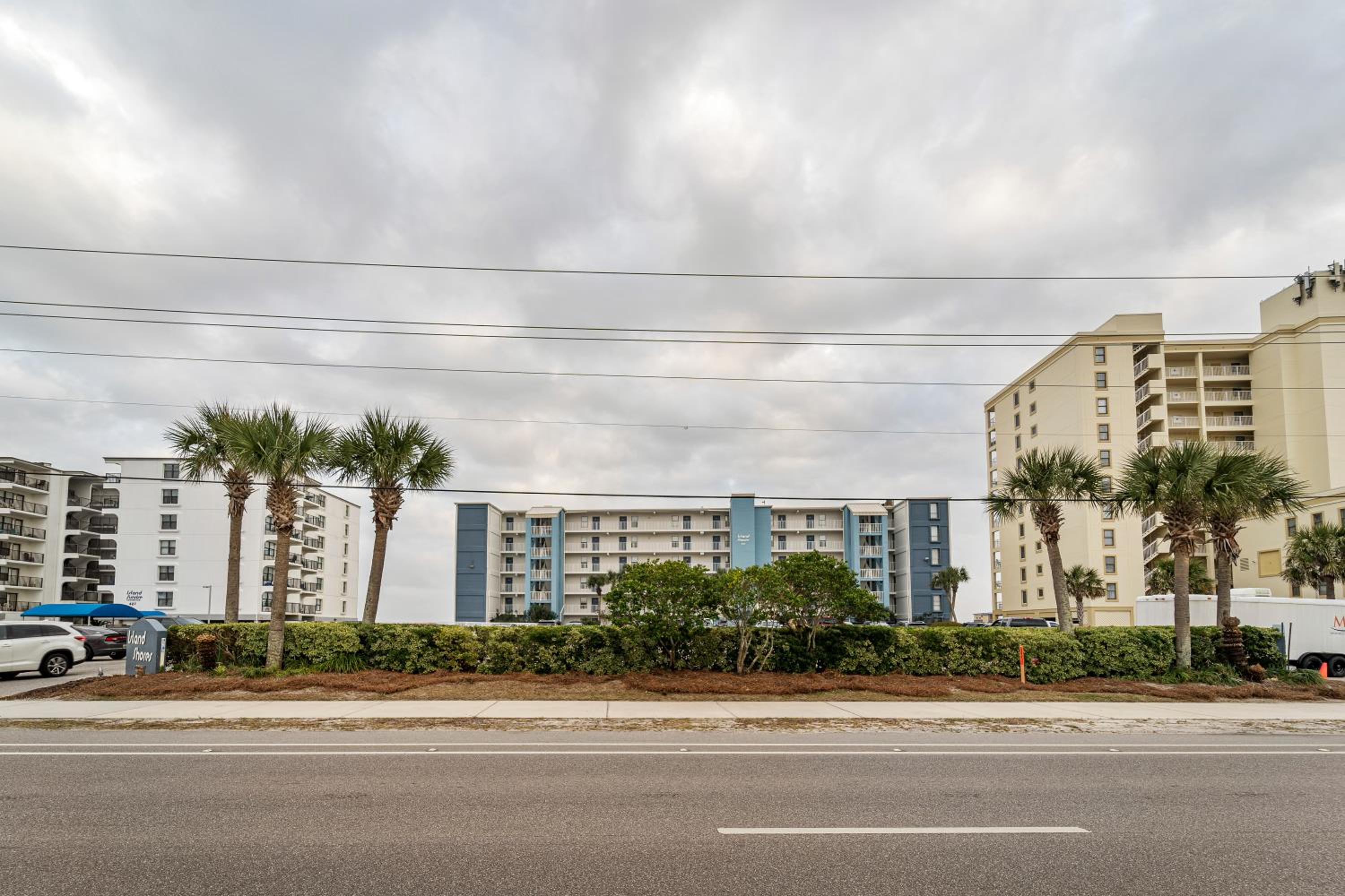 Island Shores 350 by Liquid Life view 5
