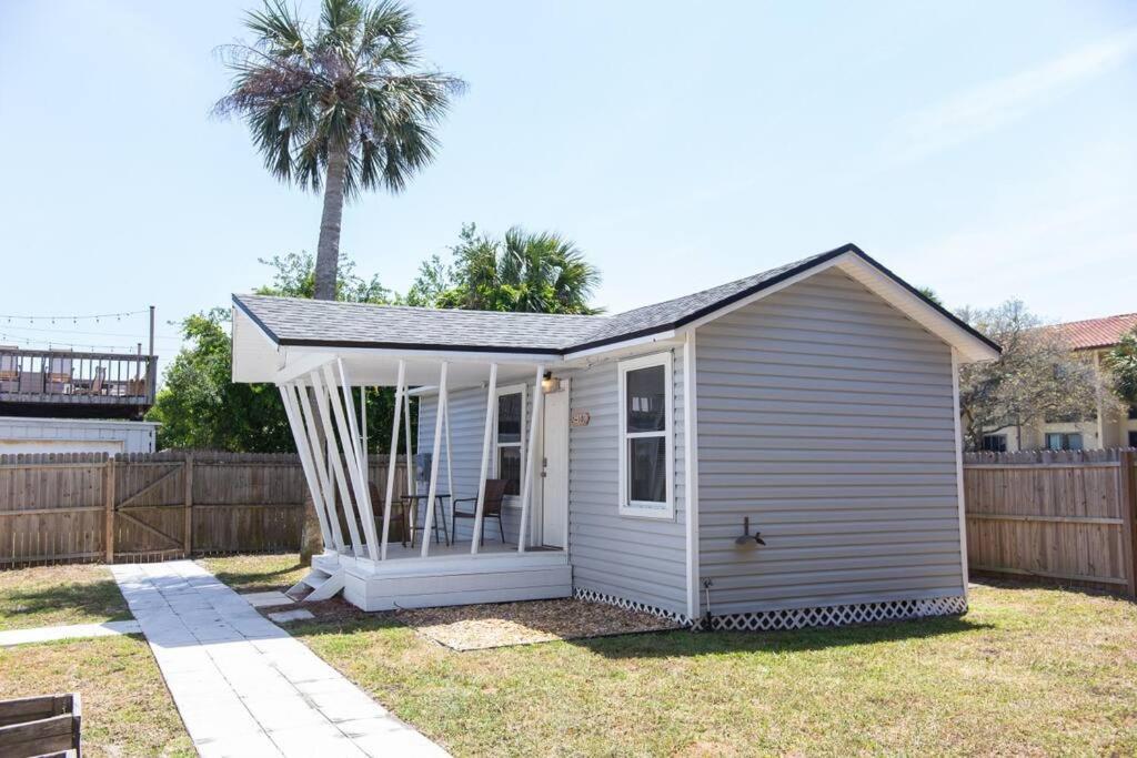 Cozy Cottage only 4 Blocks from the Ocean view 5