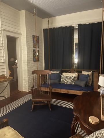 Laurel Vacations - Jenny's Downtown Hideaway Bed and Breakfast - Property Image 25