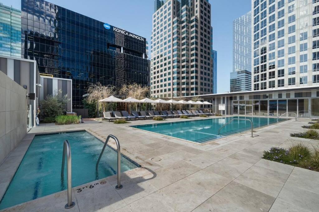 Stylish 1BR in DTLA l Pool Gym High Rise