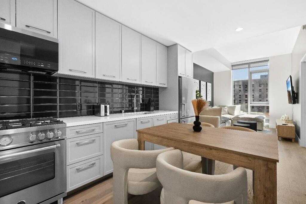 Stylish 1BR in DTLA l Pool Gym High Rise