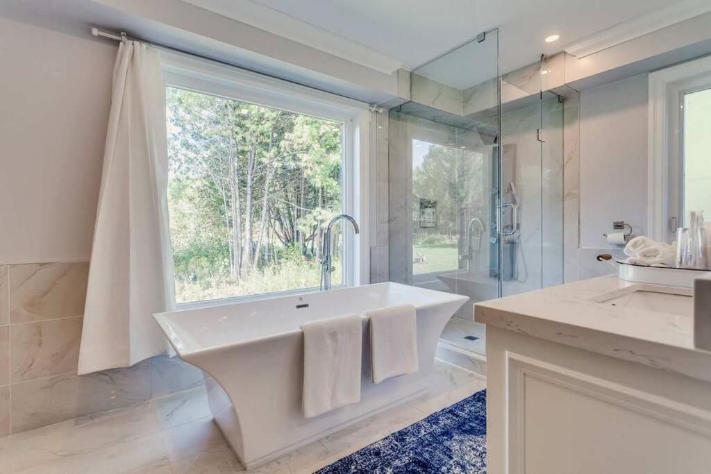 Large Estate with Luxury Collection of Amenities