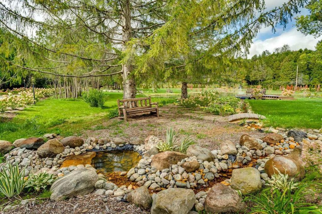 Large Estate with Luxury Collection of Amenities