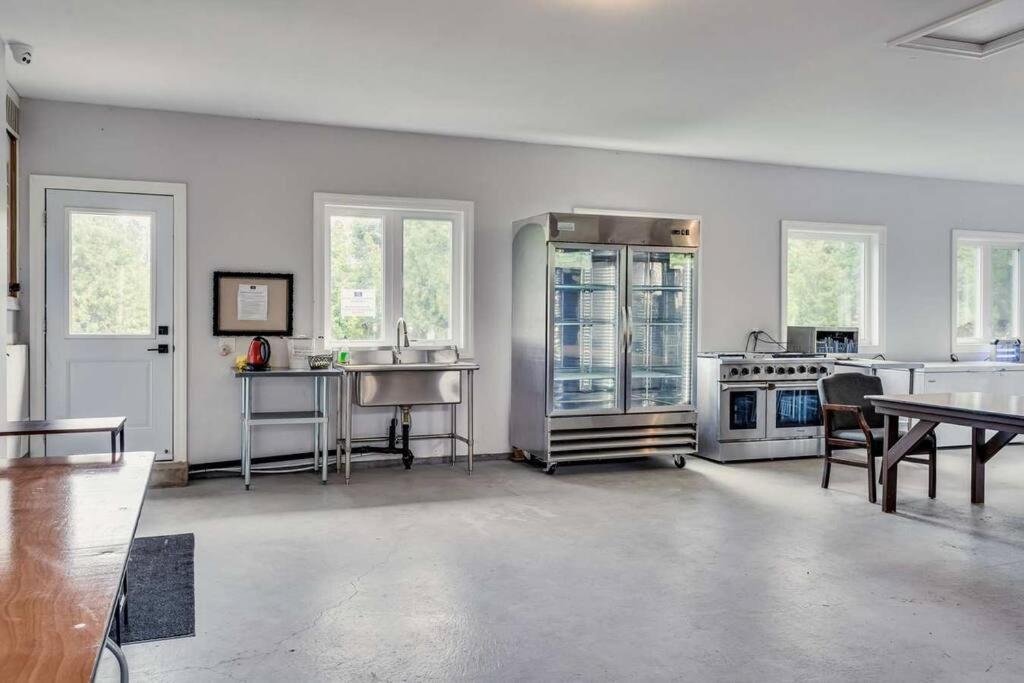 Large Estate with Luxury Collection of Amenities