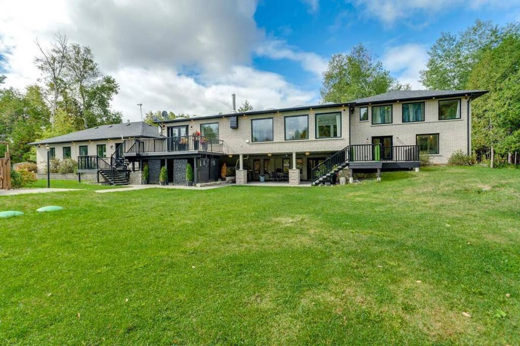 Large Estate with Luxury Collection of Amenities