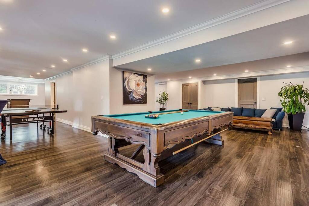 Large Estate with Luxury Collection of Amenities