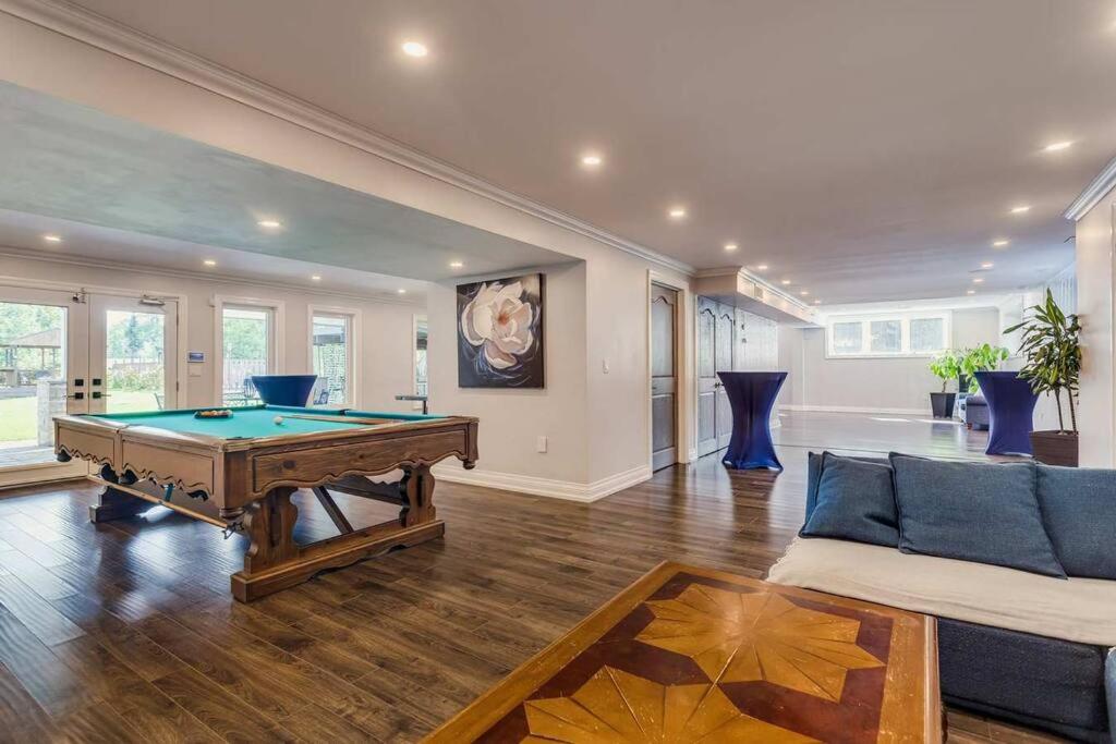 Large Estate with Luxury Collection of Amenities