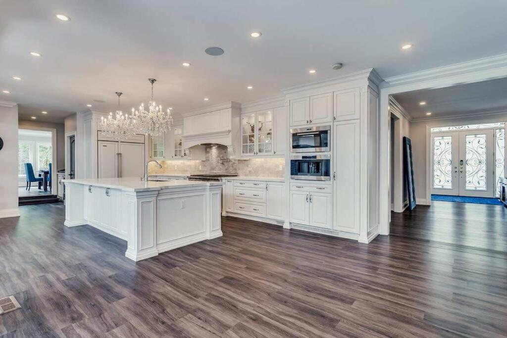 Large Estate with Luxury Collection of Amenities