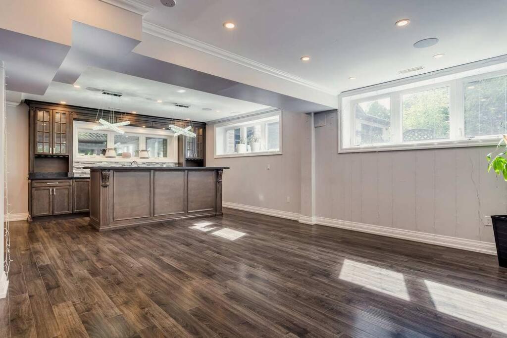 Large Estate with Luxury Collection of Amenities