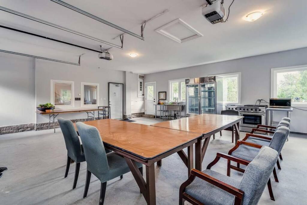 Large Estate with Luxury Collection of Amenities