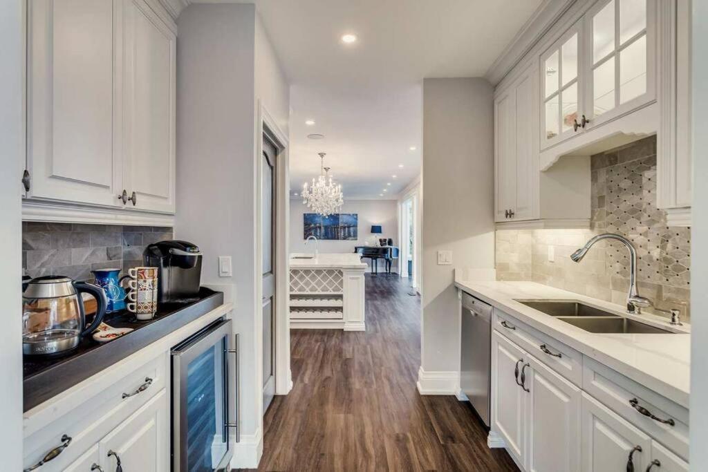 Large Estate with Luxury Collection of Amenities
