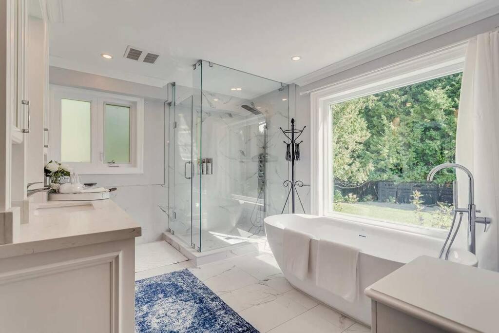 Large Estate with Luxury Collection of Amenities