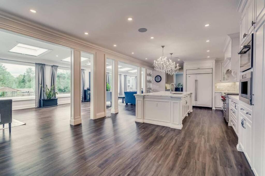 Large Estate with Luxury Collection of Amenities