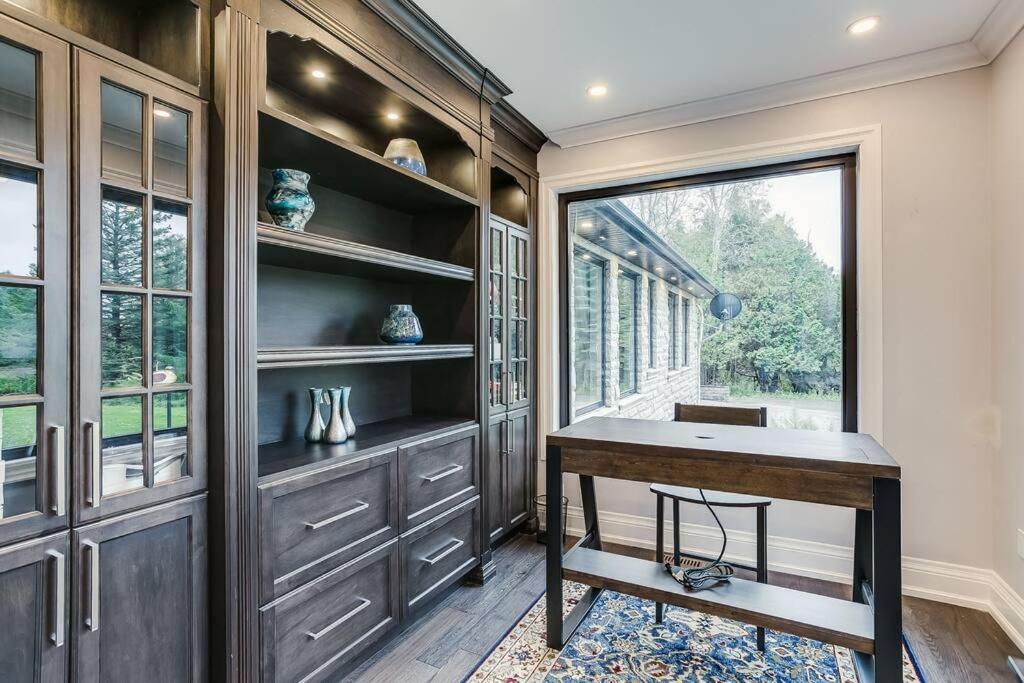 Large Estate with Luxury Collection of Amenities