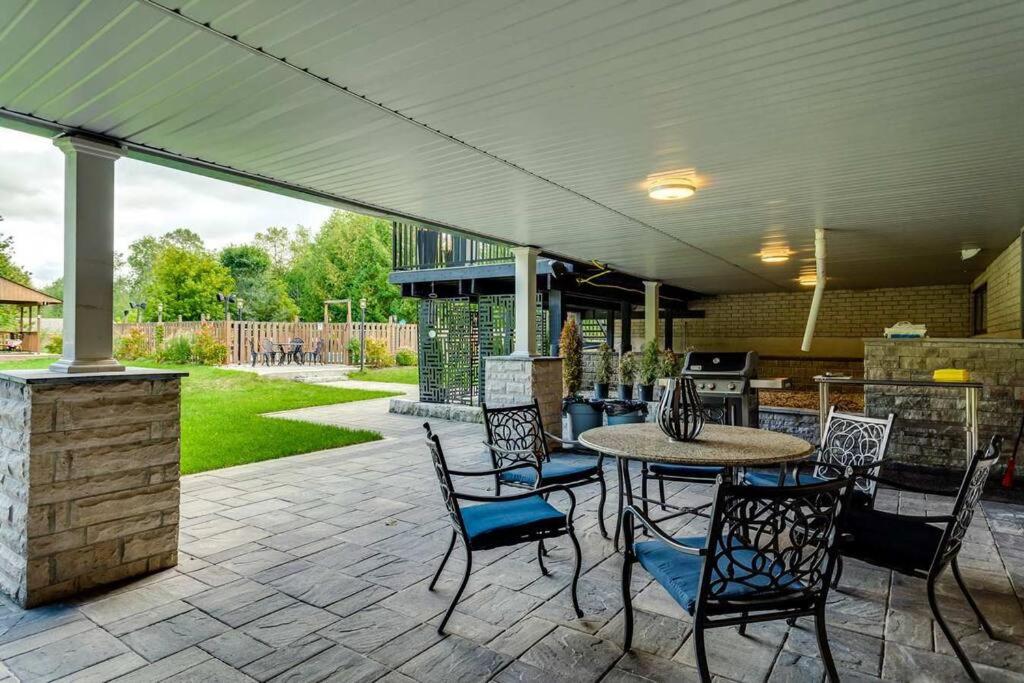 Large Estate with Luxury Collection of Amenities