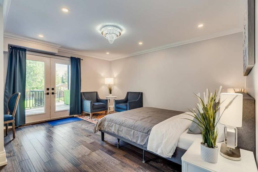 Large Estate with Luxury Collection of Amenities