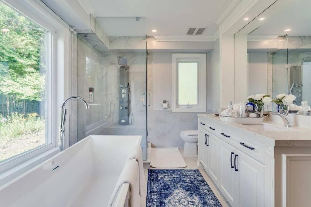Large Estate with Luxury Collection of Amenities