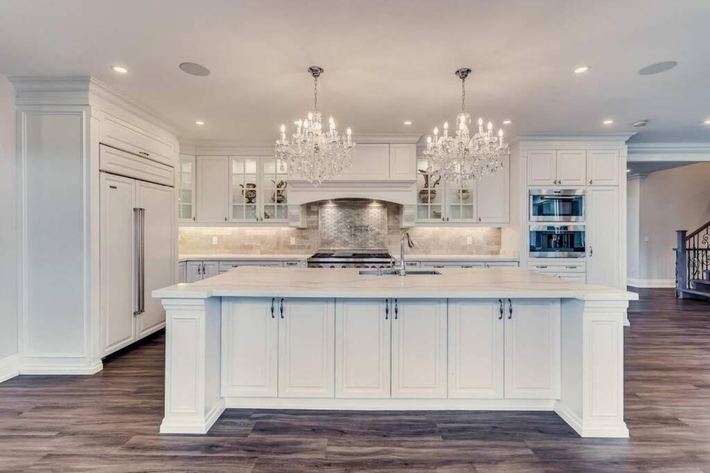 Large Estate with Luxury Collection of Amenities