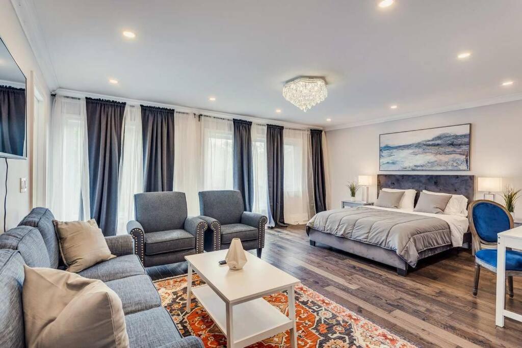 Large Estate with Luxury Collection of Amenities