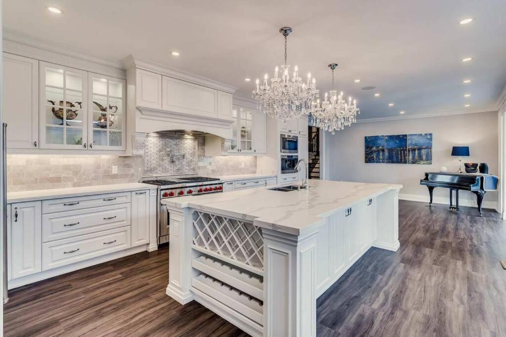 Large Estate with Luxury Collection of Amenities