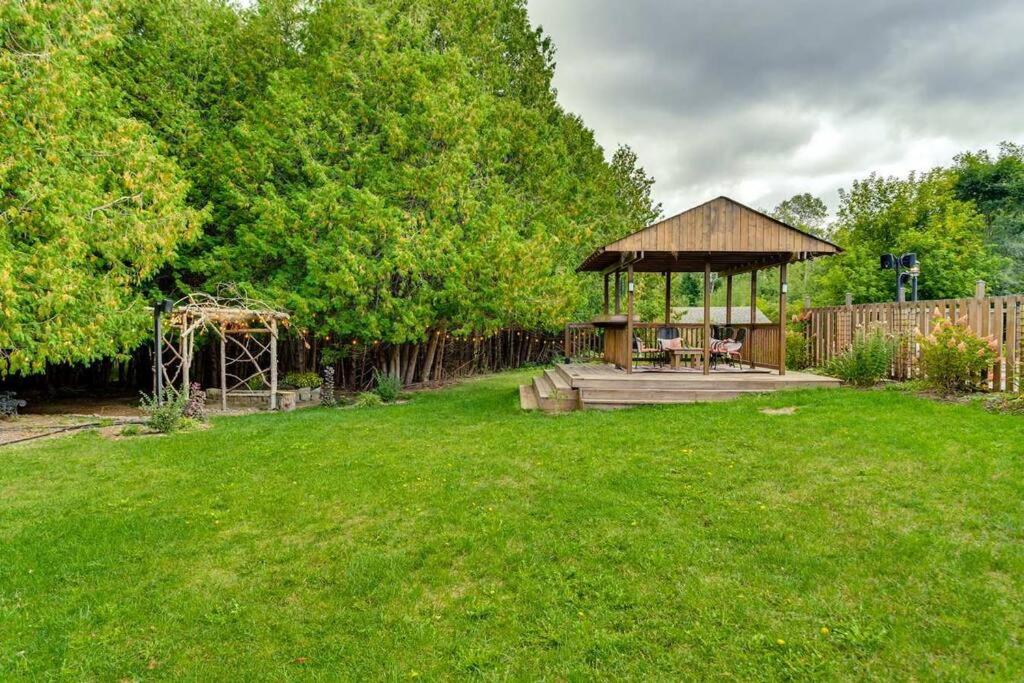 Large Estate with Luxury Collection of Amenities
