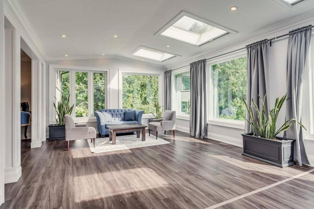 Large Estate with Luxury Collection of Amenities