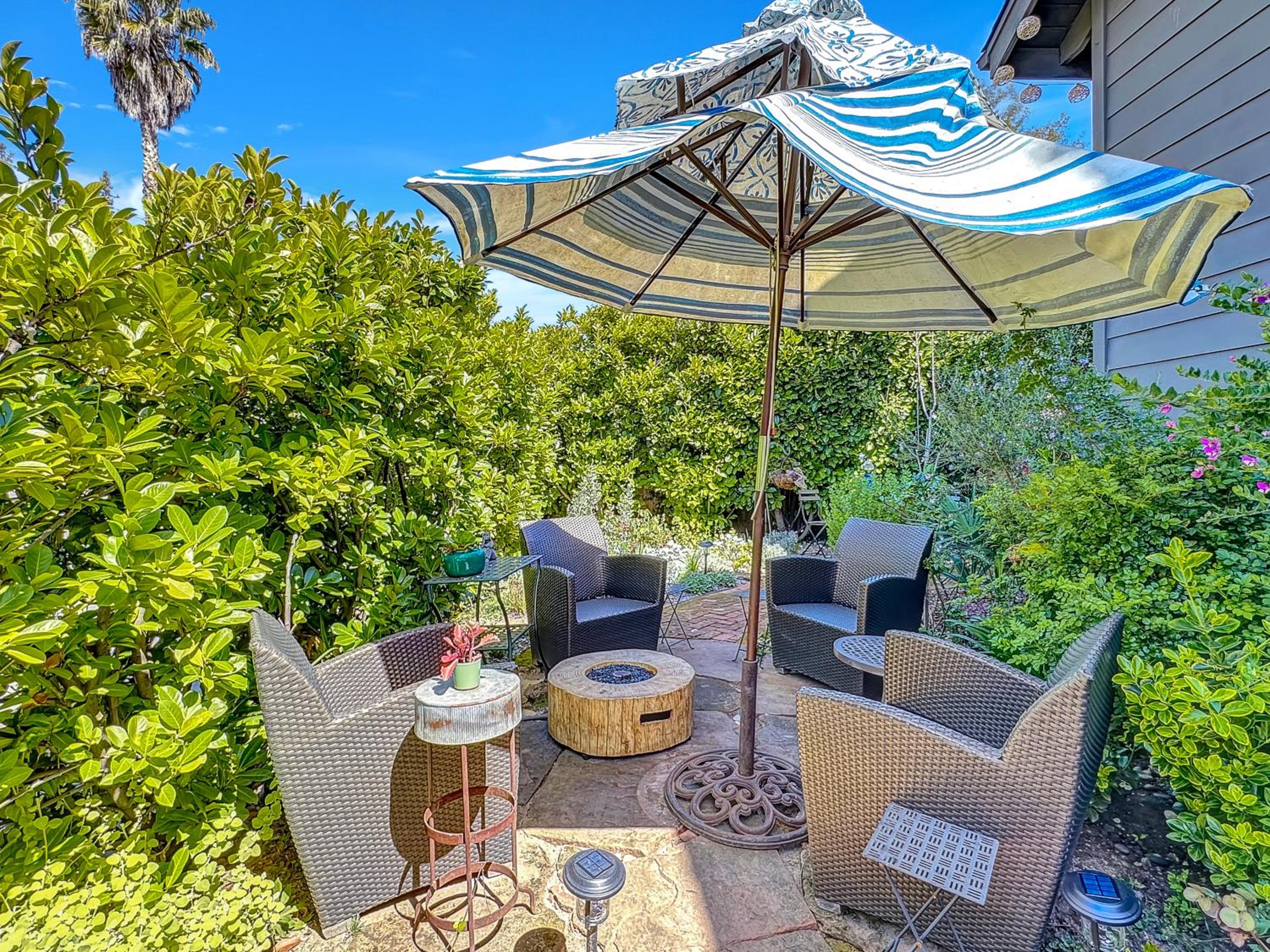 Cozy Menlo Park Home & Lush Garden Retreat - Near Stanford University view 4