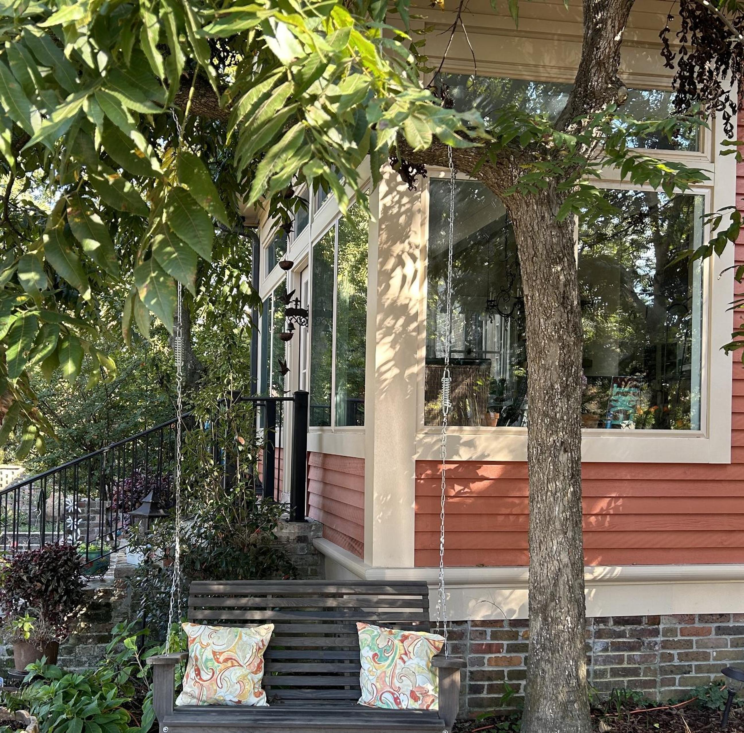 Laurel Vacations - Jenny's Downtown Hideaway Bed and Breakfast - Property Image 11