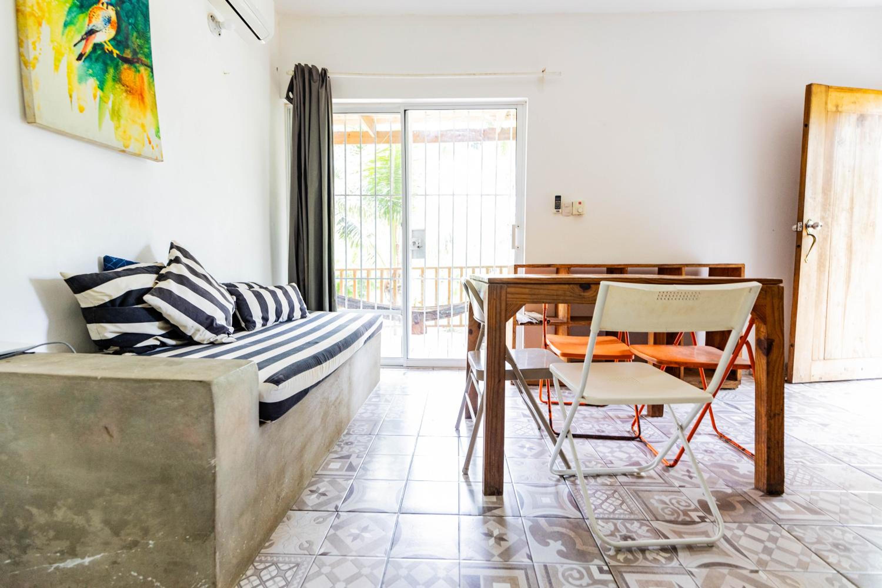 Mango House Las almendra