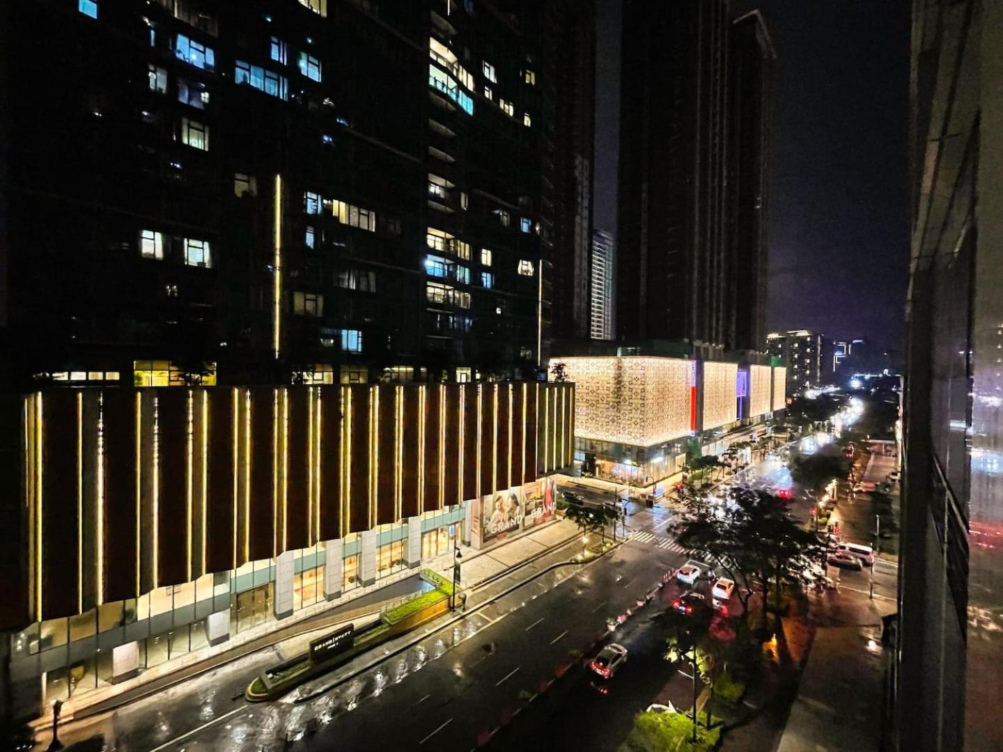 Bgc 1br Condo Across Uptown Mall, Hyatt #oursw7b2 view 5