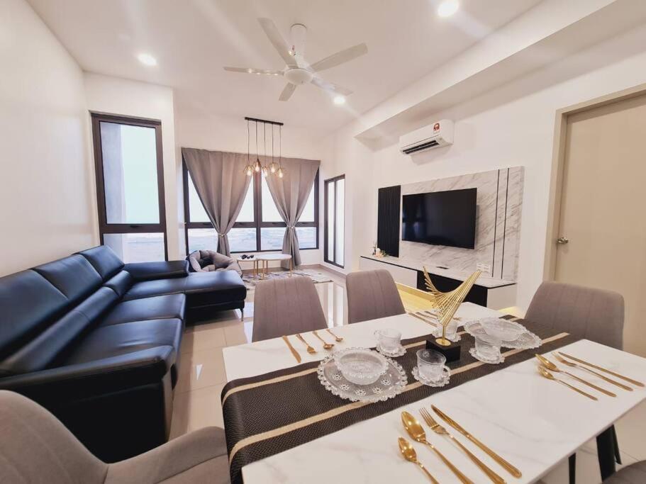 NEW! Bali 4-7pax Melaka City @Modern Style Condo photo 1