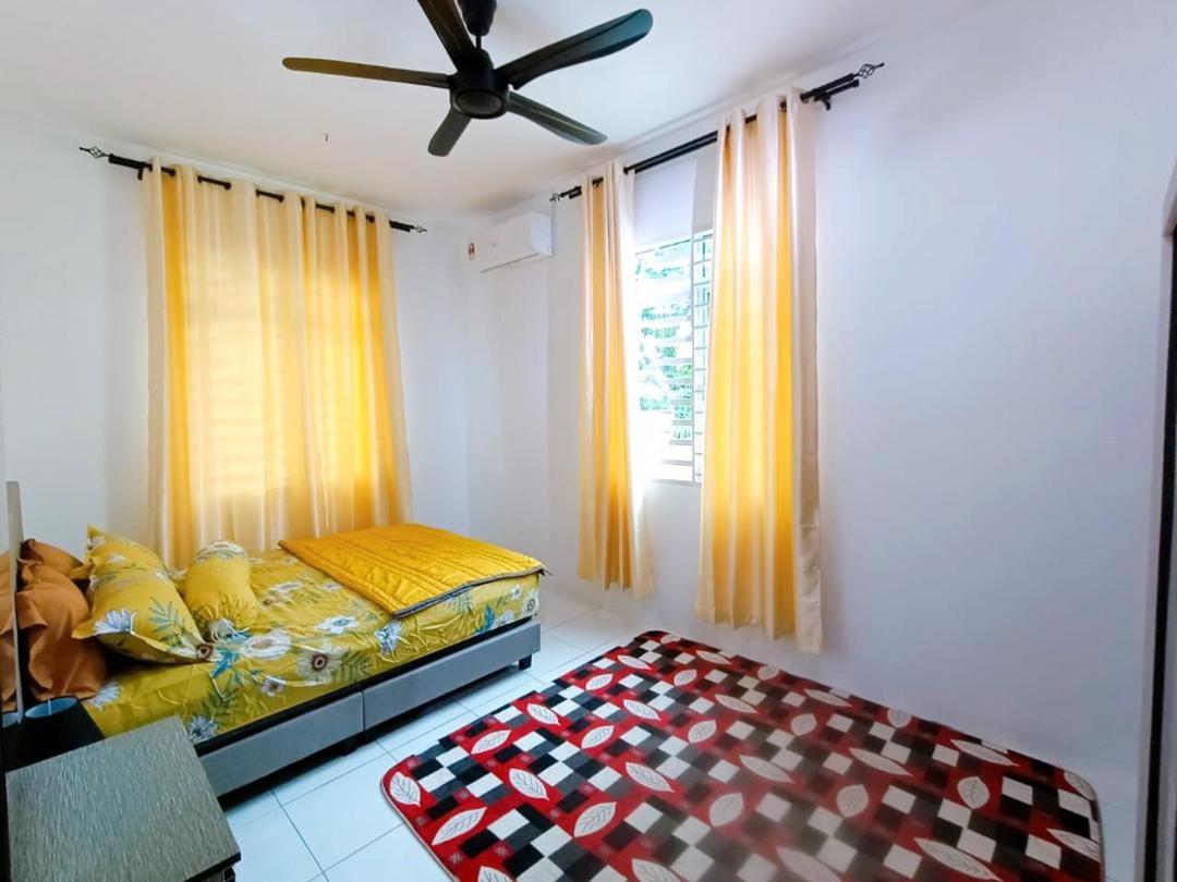 HomeSTAY TAMAN MANJUNG POINT LUMUT PERAK photo 6