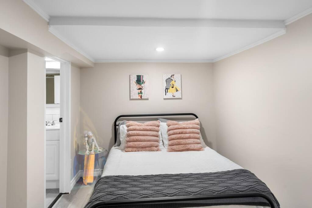 Chic House with King Bed, Walk To Dining and Starbucks