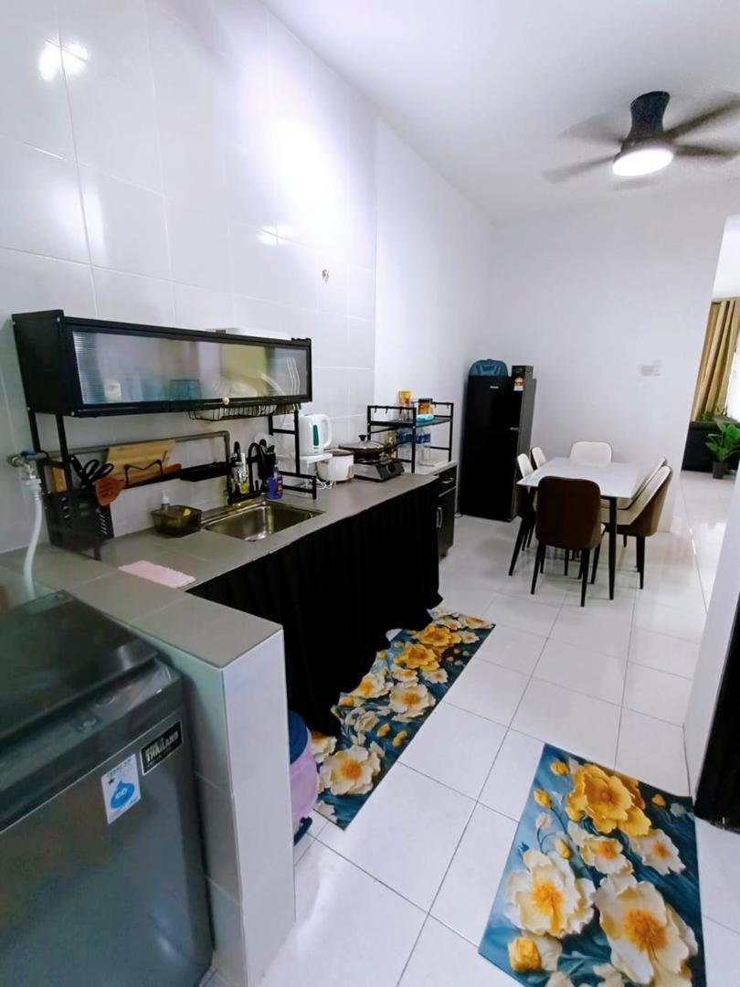 HomeSTAY TAMAN MANJUNG POINT LUMUT PERAK photo 3