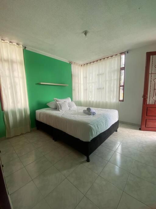 Casa amplia con garaje