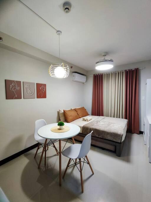 Elbnb (Pool view, near cclex,10K Roses&Airport) view 4