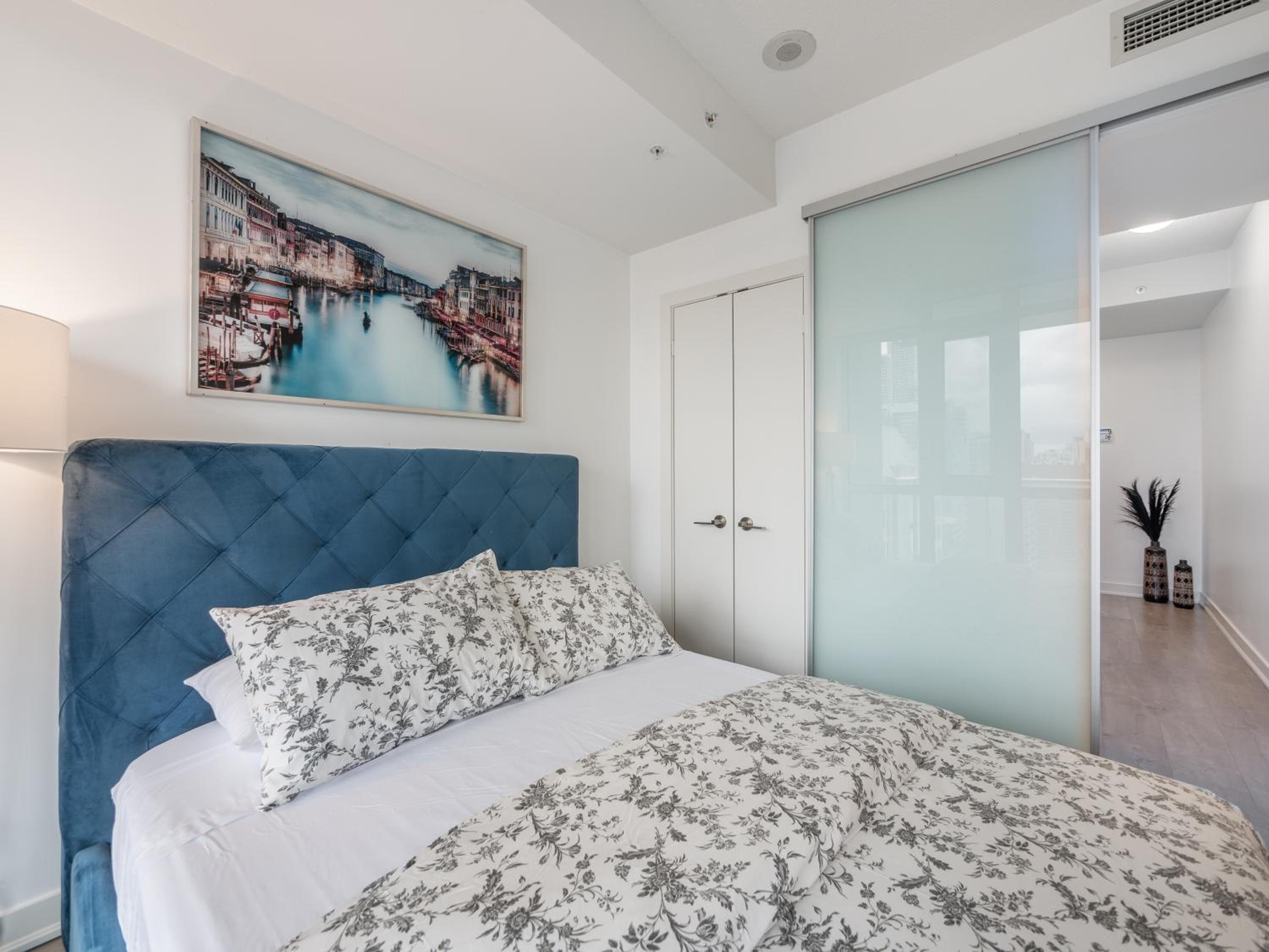 Boutique Vista Two Bedroom Suite - Toronto's Entertainment District