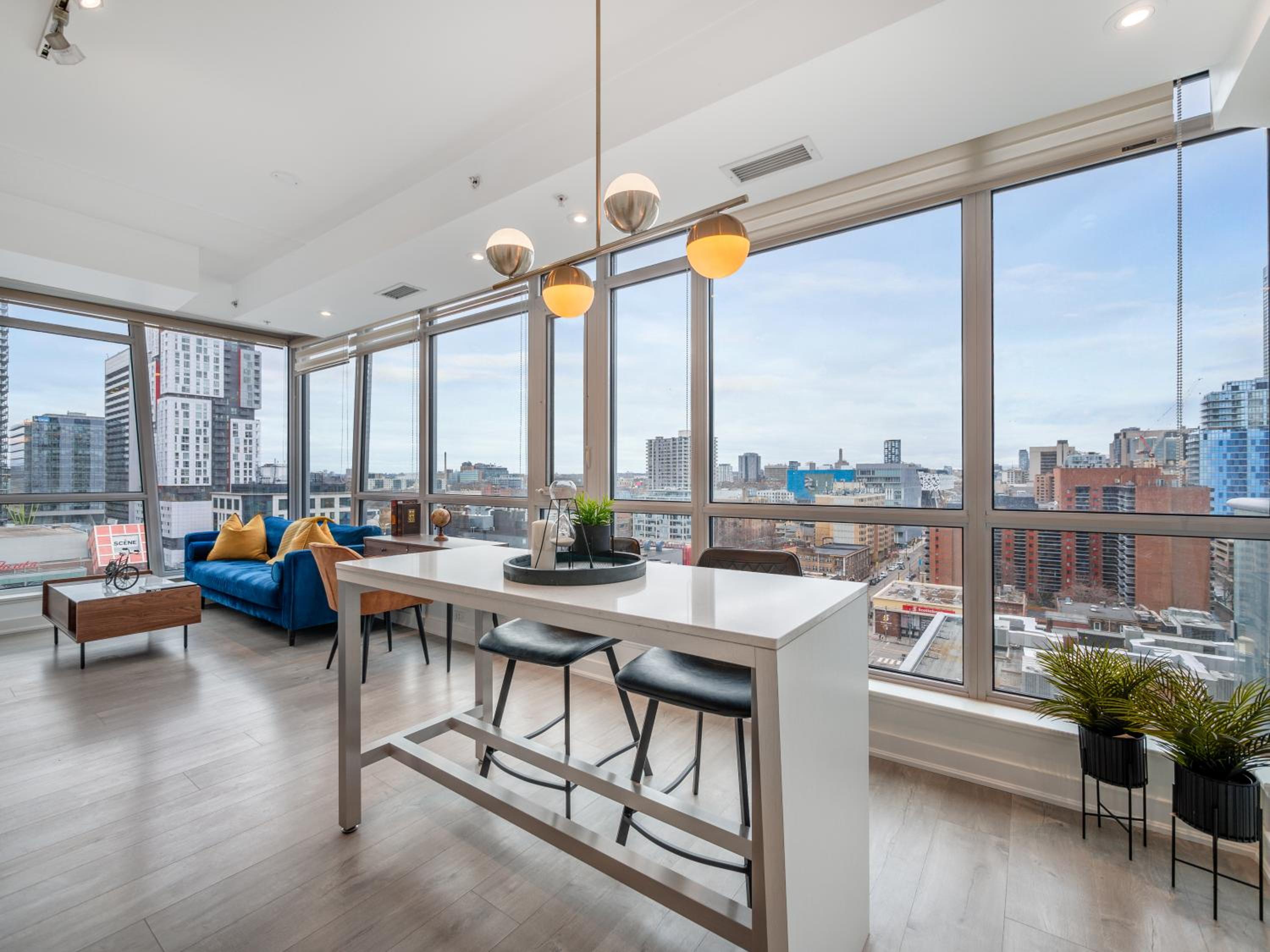 Boutique Vista Two Bedroom Suite - Toronto's Entertainment District