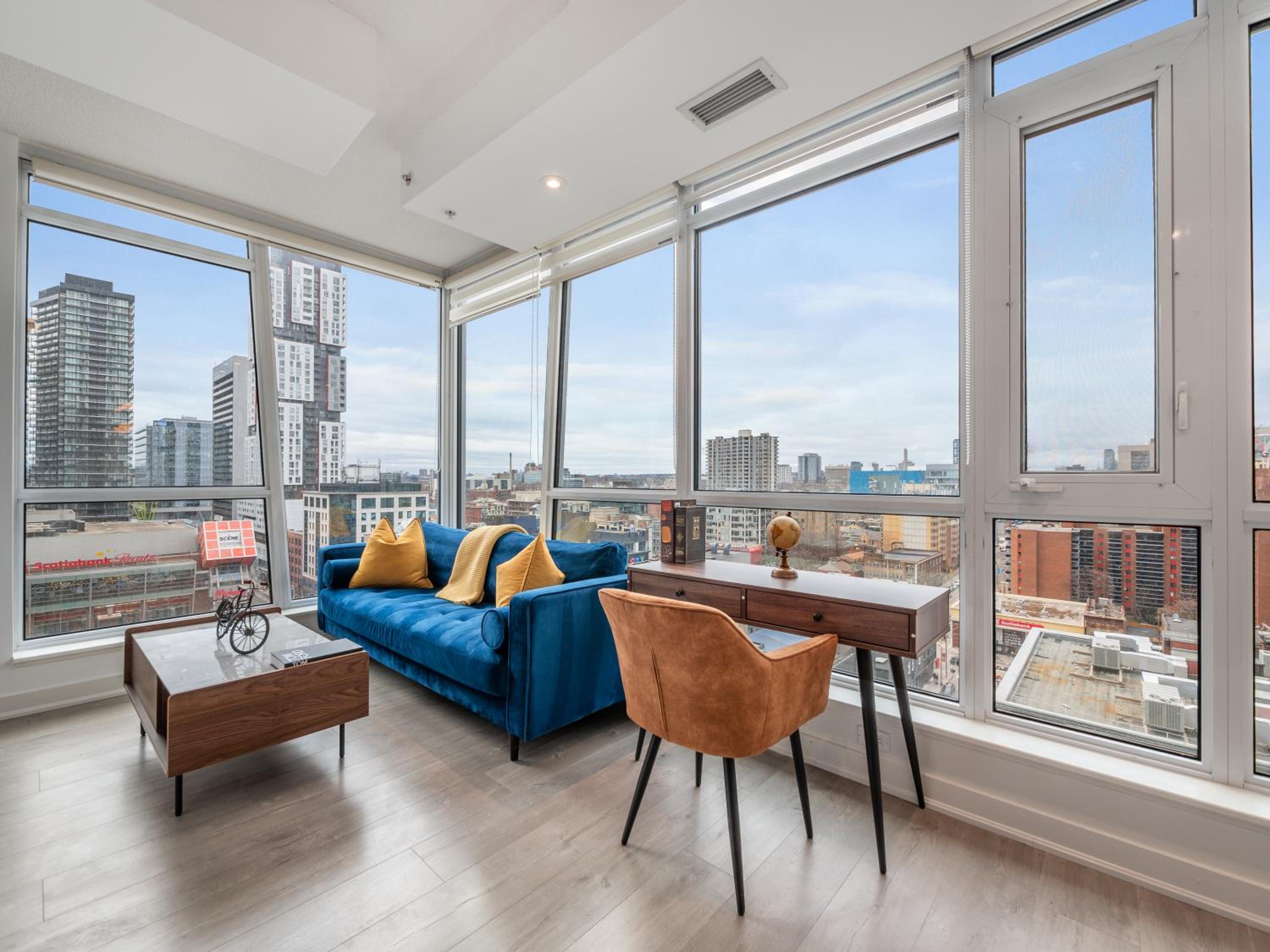 Boutique Vista Two Bedroom Suite - Toronto's Entertainment District