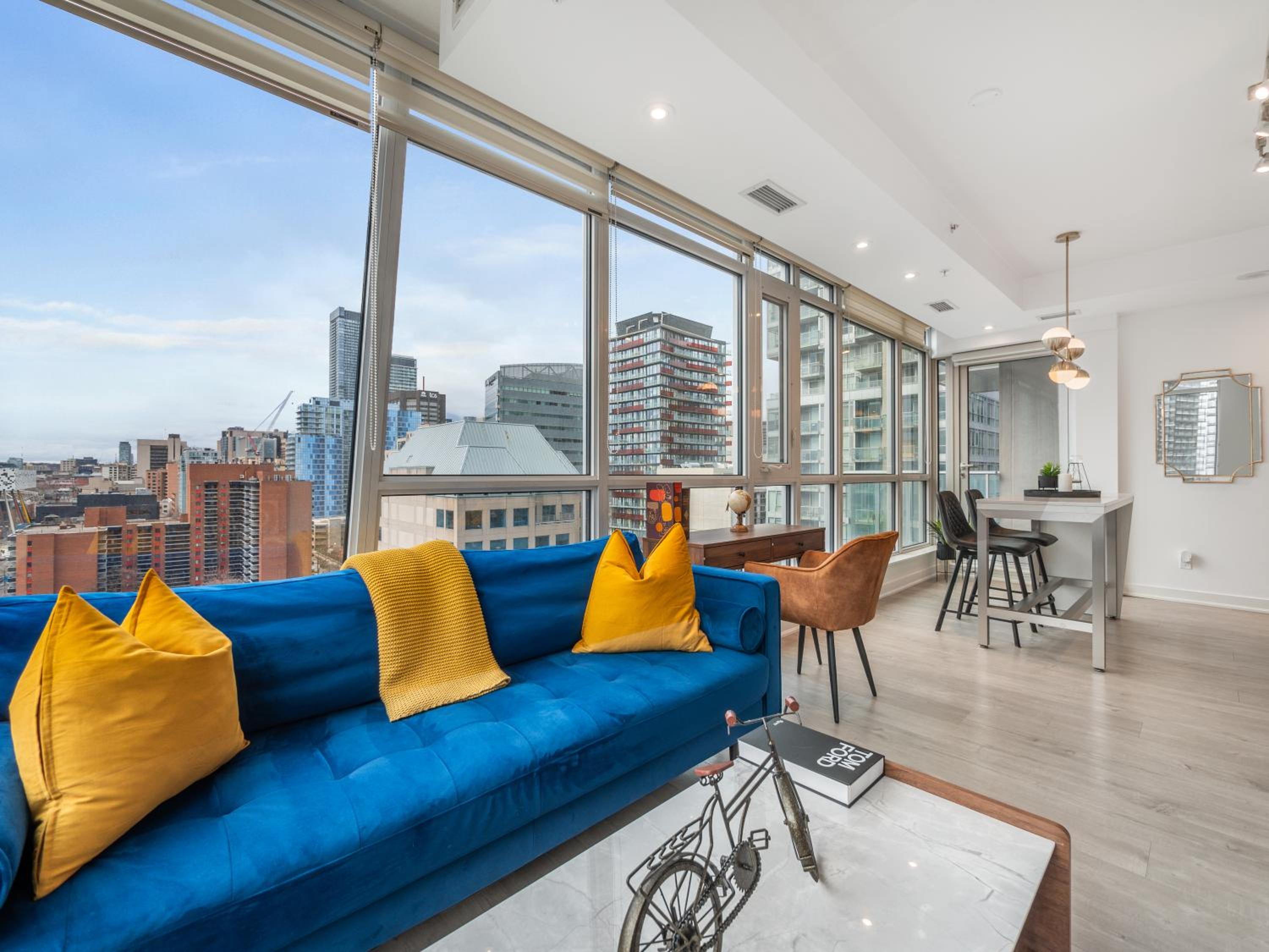 Boutique Vista Two Bedroom Suite - Toronto's Entertainment District