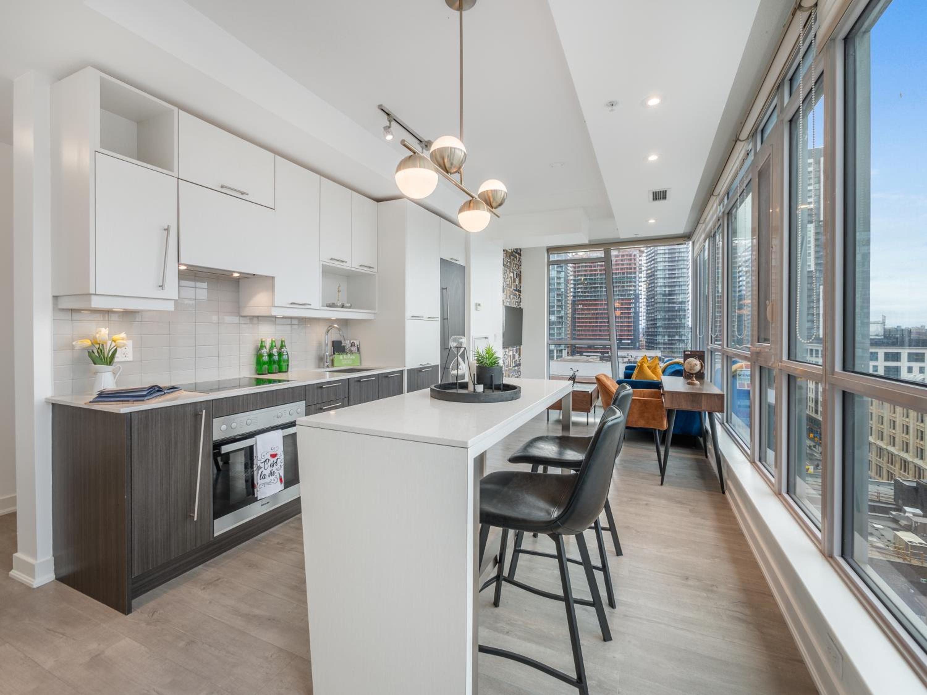 Boutique Vista Two Bedroom Suite - Toronto's Entertainment District