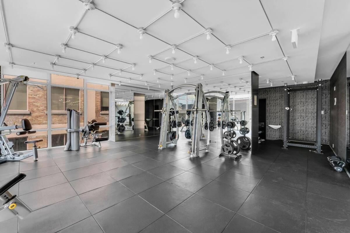 Boutique Vista Two Bedroom Suite - Toronto's Entertainment District