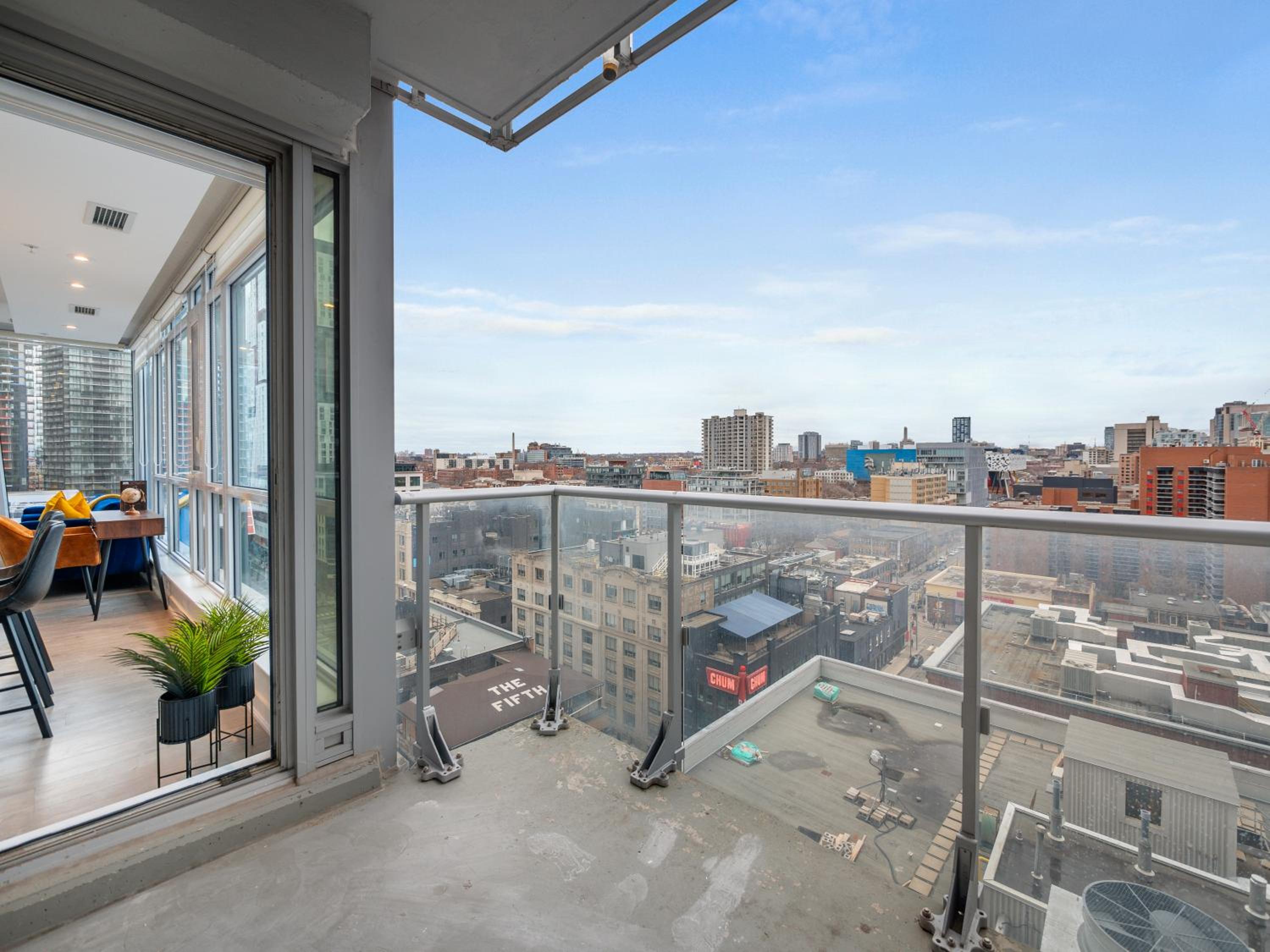 Boutique Vista Two Bedroom Suite - Toronto's Entertainment District