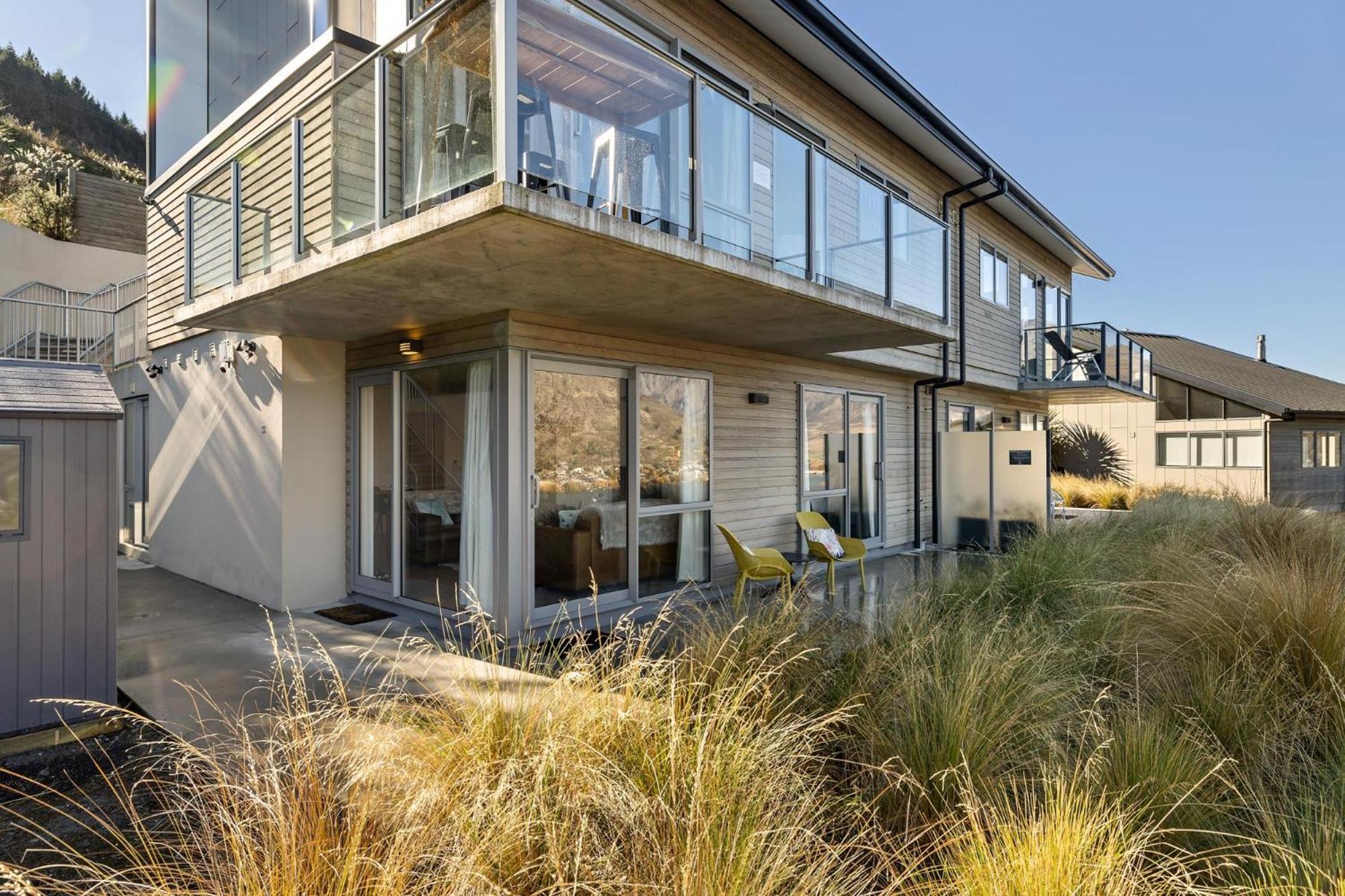 Lakeside Mountain Haven view 5