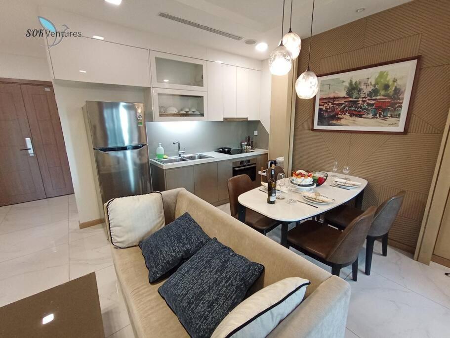 1-bedroom Apartment with Balcony - Landmark 81 VCP