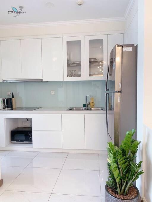 1-bedroom Apartment with Balcony - Landmark + VCP
