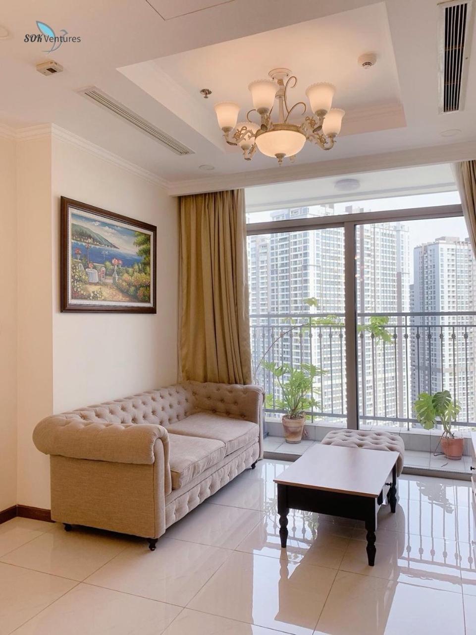 1-bedroom Apartment with Balcony - Landmark + VCP