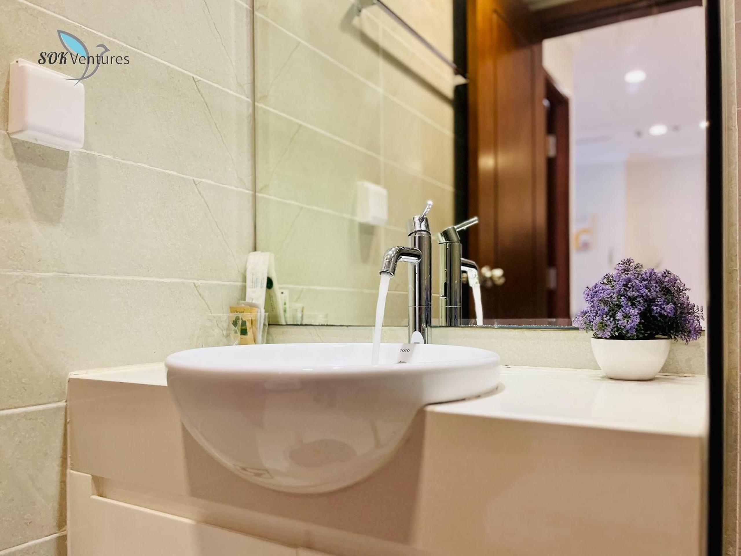 1-bedroom Apartment with Balcony - Central 2 VCP