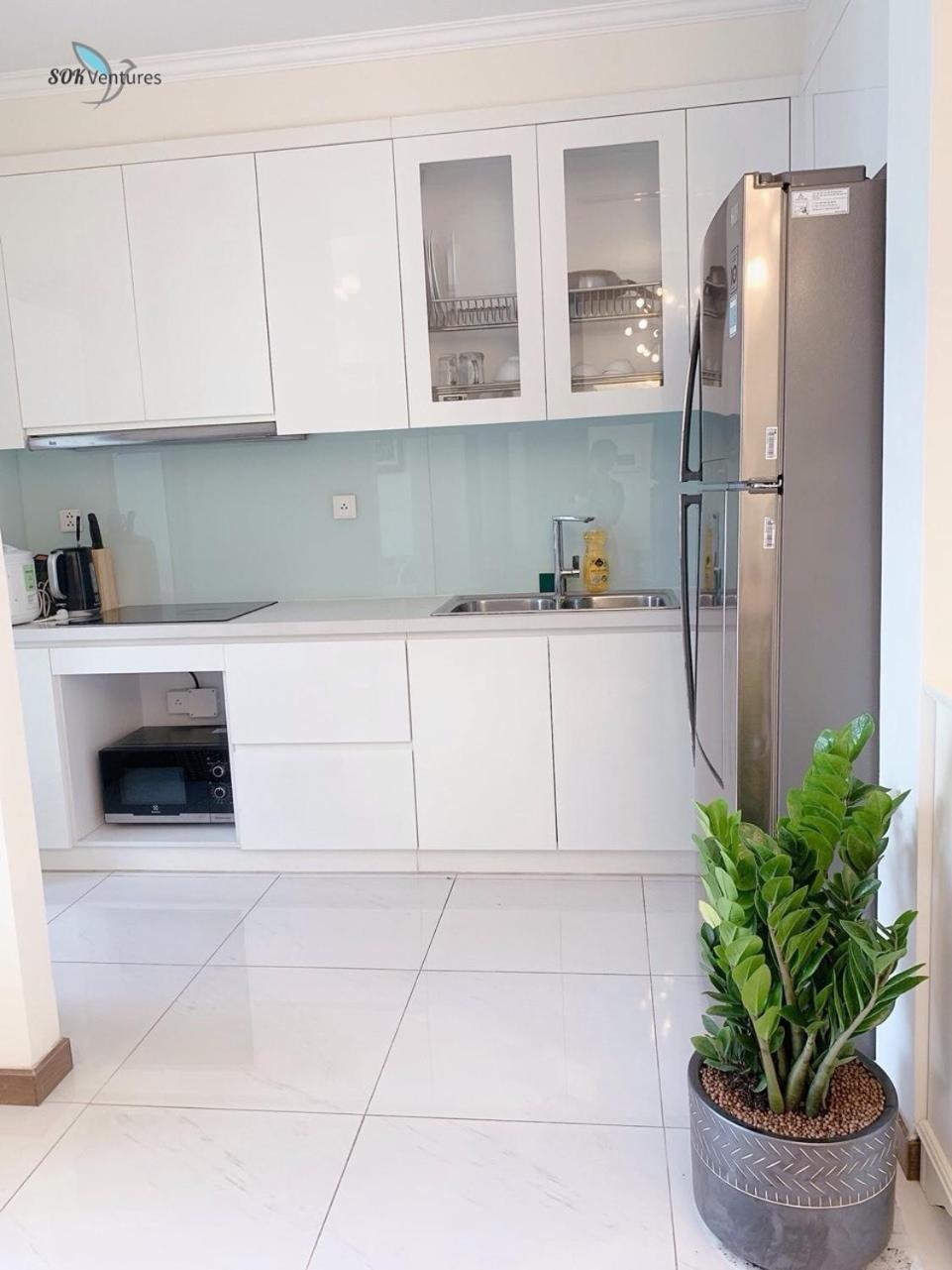 1-bedroom Apartment with Balcony - Landmark + VCP