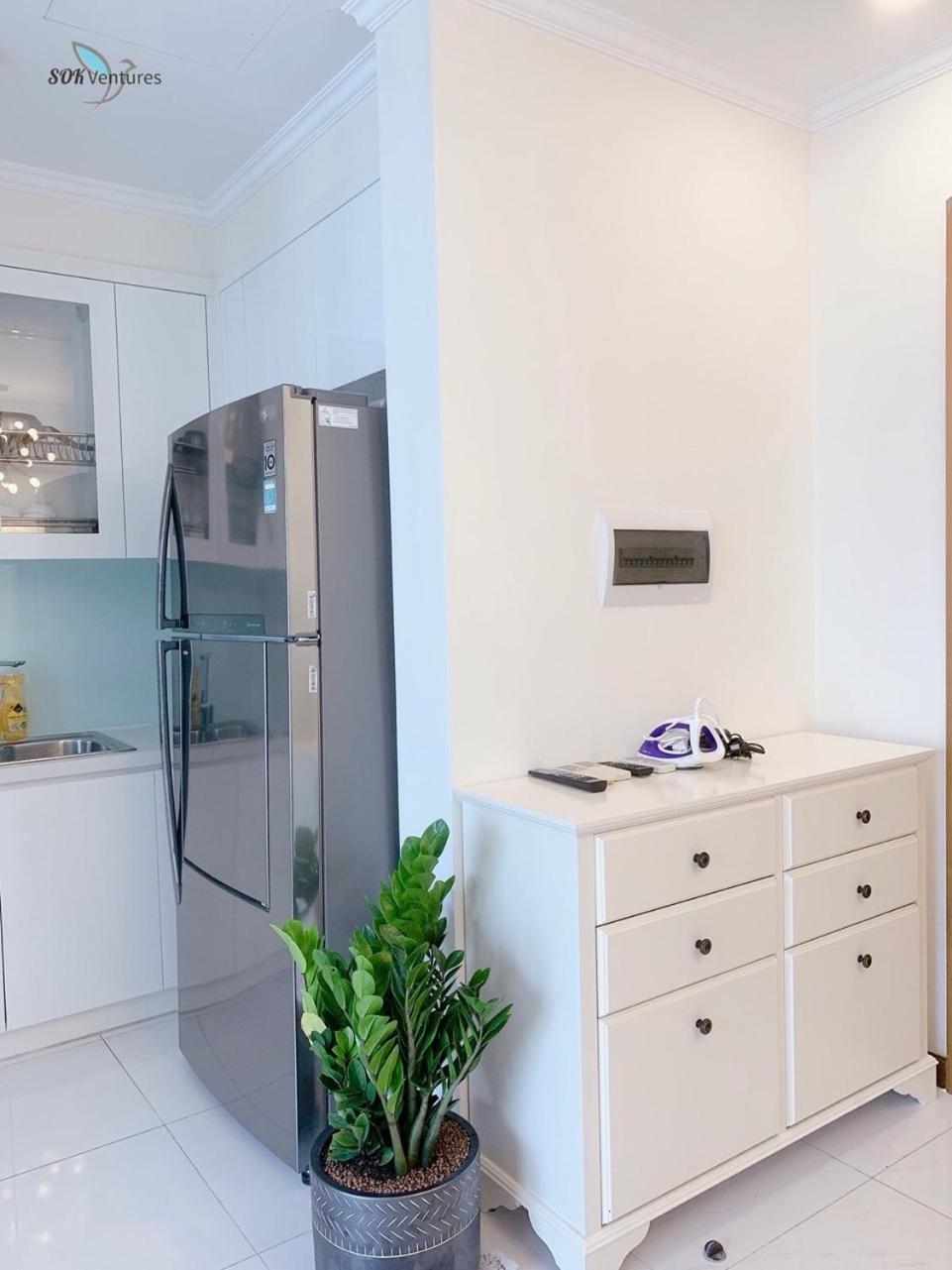 1-bedroom Apartment with Balcony - Landmark + VCP